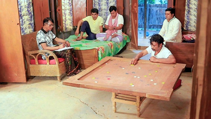 অকর্মা বলে ৫ ছেলেকে বিয়ে দেন না বাবা!